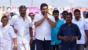  அண்ணன் வழியில்.. அரசியலில் கலக்கத் துடிக்கும் ஓபிஎஸ்ஸின் 2வது மகன்