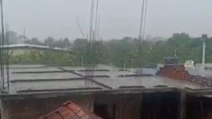 கோவையில் 4 நாட்களாக கொட்டித் தீர்த்த மழை.. ஓய்வது போல் ஓய்ந்து மீண்டும் பேய்மழை.. சாலைகளில் வெள்ளம் 
