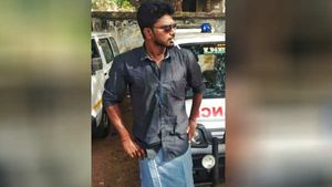மரணத்துக்கு காத்திருக்கிறேன்.. ஏன் அப்படி பேஸ்புக்கில் போட்டார் கோழி பாண்டியன்? 