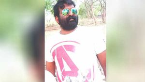 பேரு வீச்சு தினேஷ்.. 5 பெண்களுடன் கும்மாளம்.. விரட்டிய போலீஸ்.. கால் முறிந்து.. மாவுக் கட்டு! 