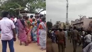 மானாமதுரையில் பரபரப்பு.. தலித் இளைஞர்கள் மீது மர்மகும்பல் தாக்குதல்.. போலீசார் குவிப்பு!