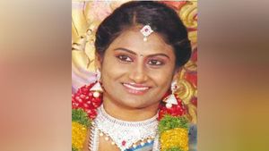 அனிதாவின் வீடியோ கால்.. ஃபேனில் தொங்கிய துப்பட்டா.. அலறிய குடும்பம்.. திருப்பூரில் சோகம்! 