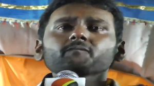என் அப்பா நல்லாதான் இருக்காரு.. அவர் உடம்புக்கு ஒன்னும் இல்லை.. விஜயபிரபாகரன் கண்ணீர் பேச்சு! 