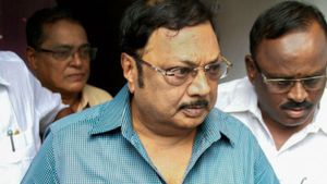மு.க.அழகிரிக்கு என்னாச்சு..? மதுரை வீட்டில் மருத்துவர்கள் சிகிச்சை..!