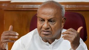 எல்லாப் பேரும் தனியா நிக்கலாம் வாங்க.. தேவ கெளடா அதிரடி பேச்சு 