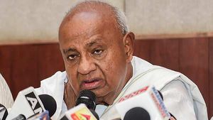 கர்நாடகா இடைத்தேர்தல்: 15 தொகுதிகளிலும் தனித்தே போட்டி.. காங்,க்கு குட்பை- தேவகவுடா தடாலடி 