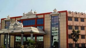 நீட் தேர்வு ஆள்மாறாட்டம்.. தருமபுரி அரசு மருத்துவக் கல்லூரி மாணவர் இர்பான் தலைமறைவு 