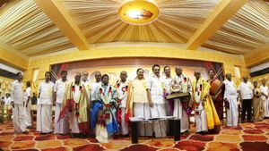 வழக்கமான முப்பெரும் விழா போல இல்லையே.. எல்லாமே புதுசு... திமுகவினரை குழப்பிய திருவண்ணாமலை! 