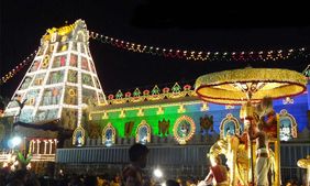 திருமலை பிரம்மோற்சவம் 2019:  ஏழுமலையானுக்கு நிழல் தரும்  திருக்குடைகள் ஊர்வலம்