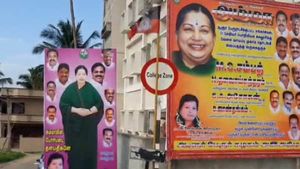 கலெக்டர் விழாவிலேயே காற்றில் பறந்த கோர்ட் உத்தரவு.. அமைச்சரை வரவேற்று பிளக்ஸ் போர்டுகள்!