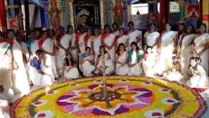 அத்தப் பூ கோலமிட்டு.. பாரம்பரிய உடை அணிந்து.. குமரியில் ஓணம் கொண்டாட்டம்