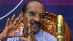அது போலி.. இஸ்ரோ தலைவர் சிவனுக்கு பிரத்யேகமாக ட்விட்டர் பக்கங்கள் இல்லை.. இஸ்ரோ விளக்கம் 