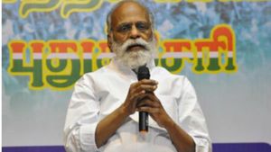 புதுச்சேரியில் என்னப்பா சத்தம்.. கட்சி ஆரம்பிச்சிருக்காருண்ணே.. யாரு அது.. நம்மாளுதான்! 
