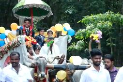 வண்டி மாடு எட்டு வச்சு.. முன்னே போகுதம்மா.. மாட்டு வண்டியில் கல்யாணத்துக்கு வந்த மாப்பிள்ளை!