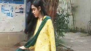 என்னாச்சு.. கதறி அழுதபடி.. துப்பட்டாவில் கண்ணை துடைத்து.. வீட்டை விட்டு வெளியேறிய லாலு மருமகள் 