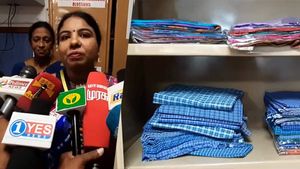 விபத்தில் சிக்கியவர்களுக்கு உதவ.. ரூ. 50,000 செலவில் மாற்றுத் துணிகள்.. சபாஷ் ரோட்டரி!