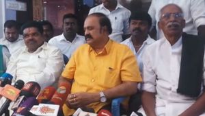 அமமுகவில் இருந்து என்னை யாரும் நீக்க முடியாது.. கட்சியே என்னுடையதாக்கும்.. புகழேந்தி தடாலடி 