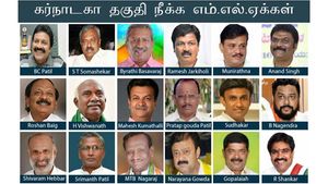 கர்நாடகா இடைத்தேர்தல்: திரிசங்கு நிலையில் தகுதி நீக்க எம்.எல்.ஏக்கள்.. திசையெல்லாம் எதிர்ப்பு! 