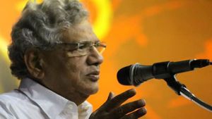 மோடியும்.. டிரம்ப்பும் வேறு வேறு அல்ல.. இருவருமே ஒன்றுதான்.. சீதாராம் யெச்சூரி பொளேர்!