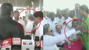 ஒரு பெரிய மனிதர் பண்ணும் வேலையா இது.. வீடியோவில் வசமாக சிக்கிய சித்தராமையா! 