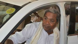 பாஜகவுக்கு அழைத்தனர்.. அவர் போகவில்லை.. இதுதான் டிகே சிவகுமார் கைதானதன் பின்னணி- சித்தராமையா 