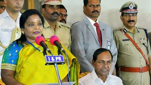 முதல் முறையாக ஒலித்த தமிழிசை எனும் நான்.. தெலுங்கானா ஆளுநராக பதவியேற்றார் தமிழிசை 