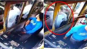 டோல்கேட்டில் கலாட்டா.. நாம் தமிழர் கட்சியினருடன் பூத் ஊழியர்கள் வாக்குவாதம்.. கண்ணாடி உடைப்பு 