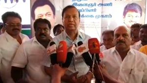 தமிழகத்தில் பேனர் வைப்பதை வரைமுறைப்படுத்த சட்டம் இயற்ற டி ஆர் பாலு கோரிக்கை 