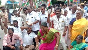 கைது பண்ண போறாங்களாம் தலைவா.. தாவு தலைவா தாவி ஓடிரு... திருச்சியை கலங்கடித்த காங். போராட்டம்!