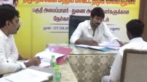 பொறுப்பான ஆட்களை தேடி மதுரை வந்த உதயநிதி ஸ்டாலின்.. பெரியப்பாவின் ஊரில் கலகல..! 