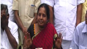 போராடும் சேலம் உருக்காலை தொழிலாளர்களை சந்தித்த பின் வானதி சீனிவாசன் பரபரப்பு பேட்டி 