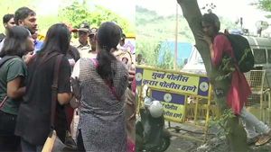 மெட்ரோ ரயில் திட்டம்.. மும்பையின் நுரையீரல் பகுதி மரங்களை வெட்ட எதிர்ப்பு.. 144 உத்தரவு 