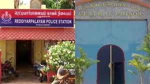 நீ இப்பத்தான்டா பிரண்டு.. நாங்க சின்ன வயசுல இருந்தே நண்பர்கள்.. புதுவை கொலையில் திகில் தகவல்