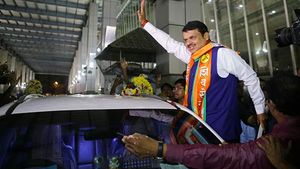 மகாராஷ்டிரா சட்டசபை பாஜக குழு தலைவராக தேவேந்திர பட்னாவிஸ் தேர்வு 