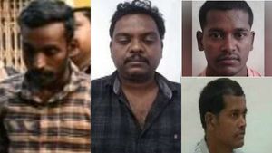 பகலில் நோட்டம்.. இரவில் ஓட்டை.. 5 நாளாக சுவற்றில் கொஞ்சம் கொஞ்சமாக..  அதிர வைத்த முருகன் & கோ! 