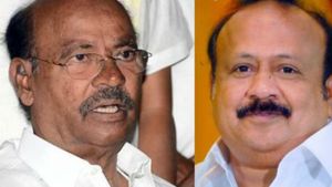 எப்படி இருந்த நீங்க இப்படி மாறிட்டீங்க... எம்.ஆர்.கே.பன்னீர்செல்வத்துக்கு பாமக கேள்வி 