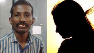 வேனுக்குள் நடிகையுடன்.. எஸ்கேப்பாகி ஓடி கொண்டிருக்கும் எய்ட்ஸ் முருகன்.. கைது செய்ய போலீஸ் தீவிரம்! 
