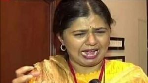 கதறி அழுதாரா பிரபல பெண் அரசியல்வாதி பங்கஜ் முண்டே.. வைரல் போட்டோ.. பின்னணி என்ன? 