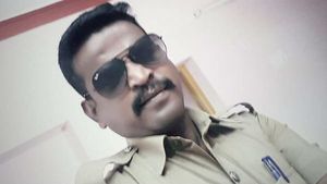 நாங்குநேரி தேர்தல் பணிக்காக போன வழியில்.. விஷத்தை சாப்பிட்ட கங்காதரன்.. வாந்தி எடுத்து மரணம்! 