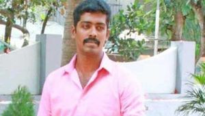 அப்பதான் கணவரை வேலைக்கு அனுப்பி வைத்தார் மனைவி.. ஆனால் ஒரு பஸ் இப்படி ஏறி இறங்கும் என எதிர்பார்க்கலை