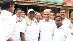 இது மக்கள் கொடுத்த தீபாவளி பரிசு.. நாராயணசாமி செம ஹேப்பி அண்ணாச்சி!