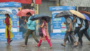 ரெட் அலர்ட் எச்சரிக்கை எதிரொலி.. நீலகிரி மாவட்டத்தில் நாளை பள்ளி, கல்லூரிகளுக்கு லீவு 