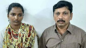 33 வயசுதான்.. 400 பேருக்கு நாமம் போட்டு.. ரூ.100 கோடி மோசடி.. அதிர வைத்த சேலம் இந்துமதி! 