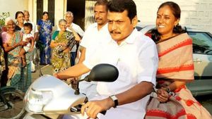 ஒரு காலத்தில் பகையாளிகள்... இன்று நண்பர்கள்... கரூர் அரசியல் கலகல 