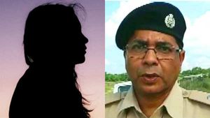 குடும்பத்தினரை ஓரமாக உட்கார வைத்து விட்டு.. அக்கா தங்கையை.. துப்பாக்கி முனையில்.. வெறிச்செயல் 
