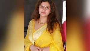 என்னதான் பாட்டு பாடினாலும்.. டான்ஸ் ஆடினாலும்.. டிக் டாக் சோனாலியை நிராகரித்த ஆதம்பூர் 