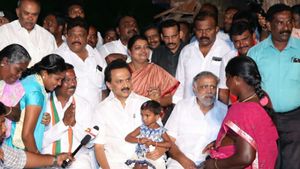 நாங்குநேரி இடைத்தேர்தலில் ஸ்டாலின் திண்ணை பிரசாரம்- ஆட்சி மாற்றம் உறுதி என நம்பிக்கை! 