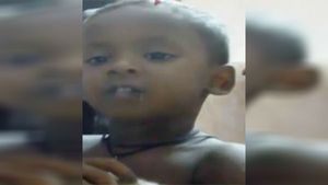 சுஜித்தின் உடலை ஏன் வெளியே காட்டவில்லை? துணியால் மொத்தமாக மறைத்தது ஏன்? தமிழக அரசு விளக்கம் 