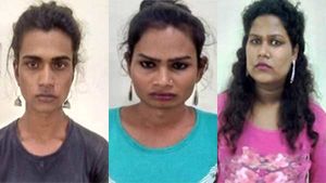 லாரி டிரைவருடன் ஜாலி.. சட்டை பைக்குள் கையை விட்டு பணம் பறித்த திருநங்கைகள்.. 4 பேர் கைது 