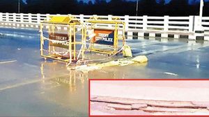  திருச்சியில் 2-வது நாளாக அடைமழை.. காவிரி பாலத்தில் சேதம்.. திருவெறும்பூரில் இடிந்த வீடுகள்